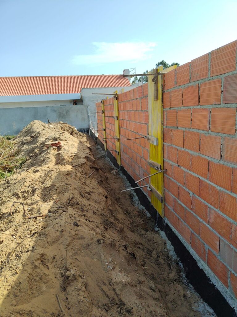 construção de muro em betão